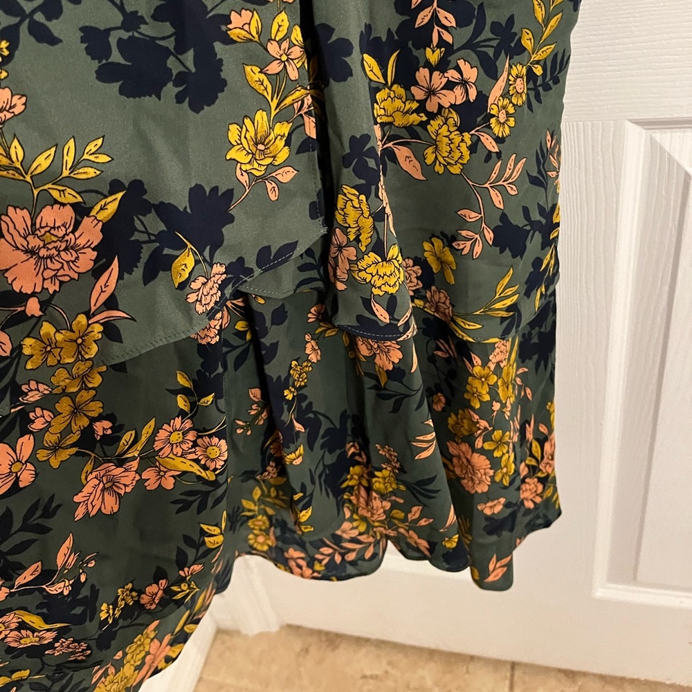 Nanette Lepore dress Size 2 floral pattern and ruffle bottom - Picture 4 of 8